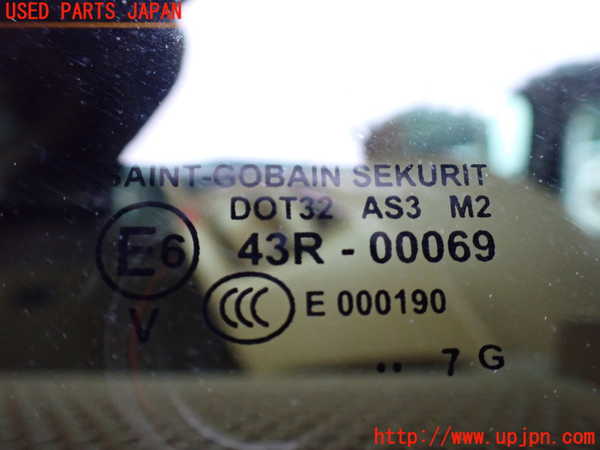 1UPJ-26581380]ポルシェ・カイエン GTS(9PAM4801G)右クォーターガラス 43R-00069 中古_m0002.jpg