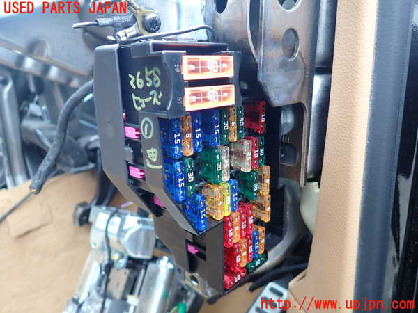 1UPJ-26586741]ポルシェ・カイエン GTS(9PAM4801G)ヒューズボックス1 中古_m0001.jpg