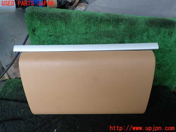1UPJ-26587516]ポルシェ・カイエン GTS(9PAM4801G)グローブボックス1 中古_m0001.jpg