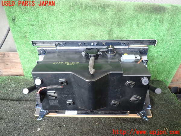 1UPJ-26587516]ポルシェ・カイエン GTS(9PAM4801G)グローブボックス1 中古_m0004.jpg