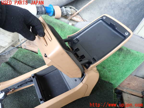 1UPJ-26587540]ポルシェ・カイエン GTS(9PAM4801G)センターコンソール 中古_m0002.jpg