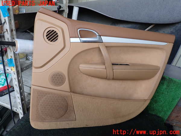 1UPJ-26581234]ポルシェ・カイエン GTS(9PAM4801G)右前ドア内張り 中古_m0001.jpg
