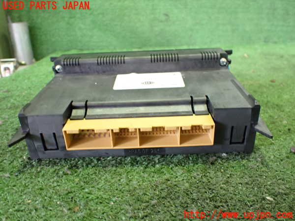 2UPJ-26606066]ポルシェ・ボクスター(986K)エアコンスイッチ1 中古_m0002.jpg