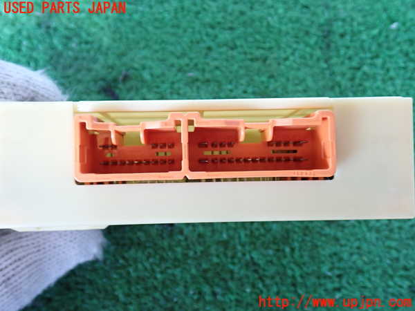 2UPJ-26616146]ハイラックスサーフ(RZN185W)コンピューター1 (エアコンアンプ) 中古_m0002.jpg