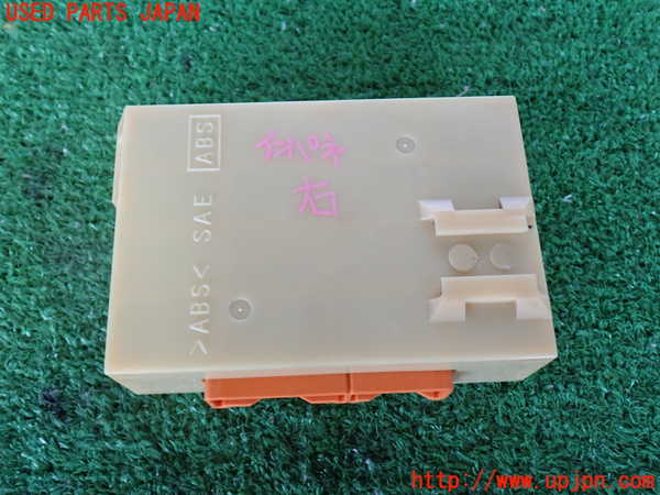2UPJ-26616146]ハイラックスサーフ(RZN185W)コンピューター1 (エアコンアンプ) 中古_m0003.jpg