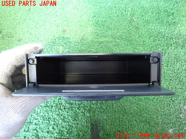 5UPJ-26617841]ハイラックスサーフ(RZN185W)小物入れ1 中古_m0002.jpg