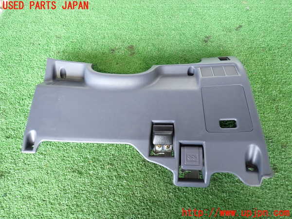 2UPJ-26617691]ハイラックスサーフ(RZN185W)内装トリム類1 中古_m0001.jpg
