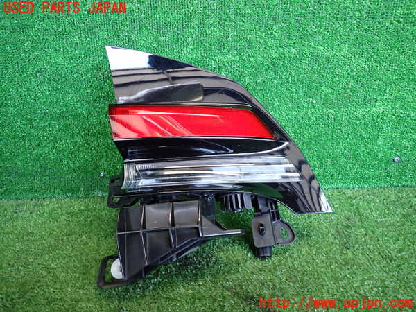 2UPJ-26621530]プリウス(ZVW60)右テールランプ 中古_m0001.jpg