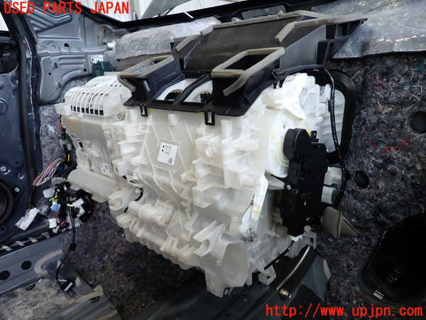 5UPJ-26626081]プリウス(ZVW60)エバポレーター1 中古_m0004.jpg