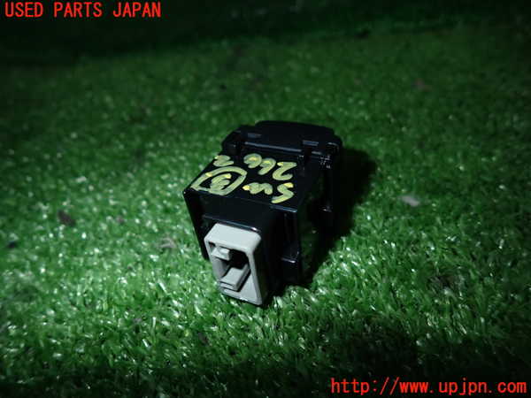 2UPJ-26626308]プリウス(ZVW60)スイッチ3 (ヘッドライトレベライザー) 中古_m0002.jpg