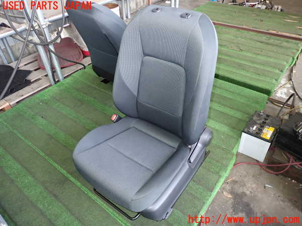 5UPJ-26627065]プリウス(ZVW60)助手席シート 中古_m0001.jpg