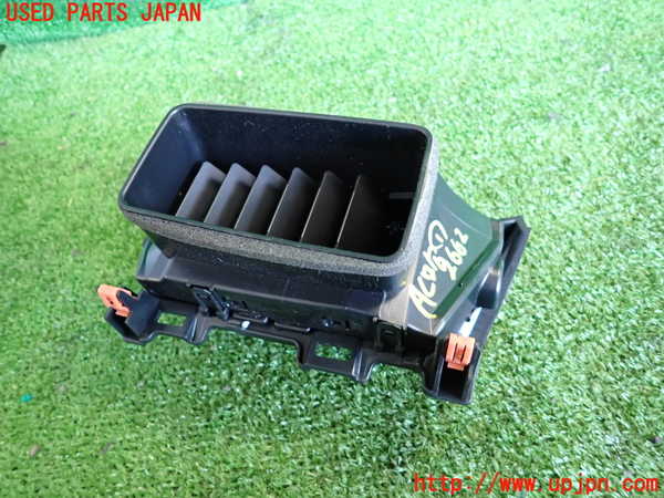 2UPJ-26627526]プリウス(ZVW60)エアコン吹き出し口1 (右) 中古_m0002.jpg
