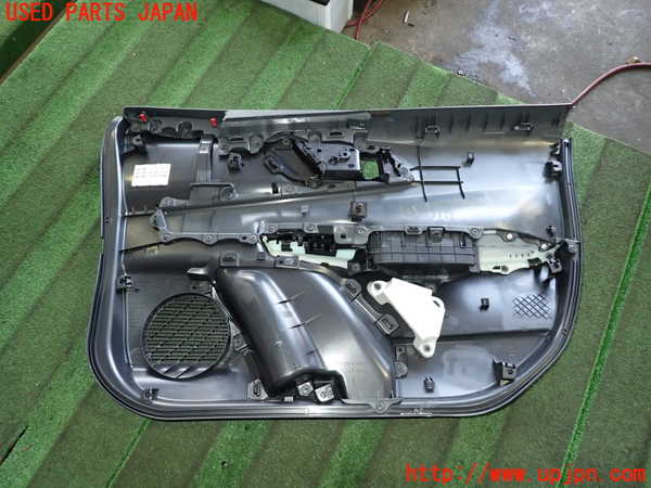 2UPJ-26621264]プリウス(ZVW60)左前ドア内張り 中古_m0004.jpg