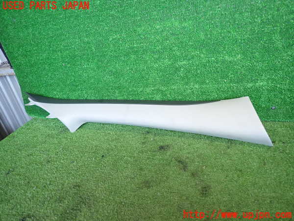 5UPJ-26627655]プリウス(ZVW60)右フロントピラートリム 中古_m0001.jpg