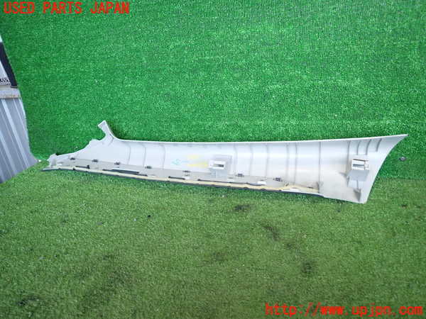 5UPJ-26627655]プリウス(ZVW60)右フロントピラートリム 中古_m0004.jpg