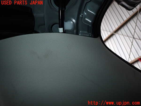 2UPJ-26627675]プリウス(ZVW60)右リアピラートリム 中古_m0003.jpg