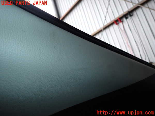 2UPJ-26627675]プリウス(ZVW60)右リアピラートリム 中古_m0004.jpg