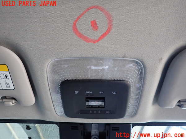 2UPJ-26626411]プリウス(ZVW60)ルームランプ1 (真中 1列目) 中古_m0001.jpg