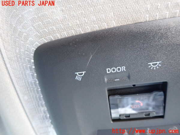 2UPJ-26626411]プリウス(ZVW60)ルームランプ1 (真中 1列目) 中古_m0002.jpg