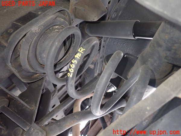 5UPJ-26655105]ハイエースワゴン100系(LH100G)左リアスプリング 中古_m0001.jpg