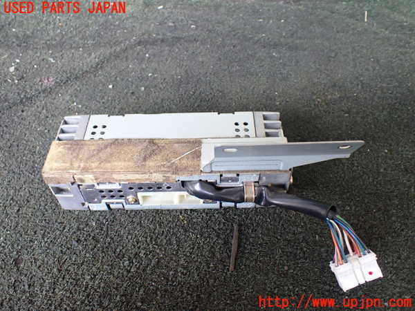 5UPJ-26656525]ハイエースワゴン100系(LH100G)アンプ 中古_m0003.jpg