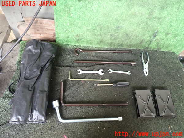 1UPJ-26657805]ハイエースワゴン100系(LH100G)車載工具 中古_m0001.jpg