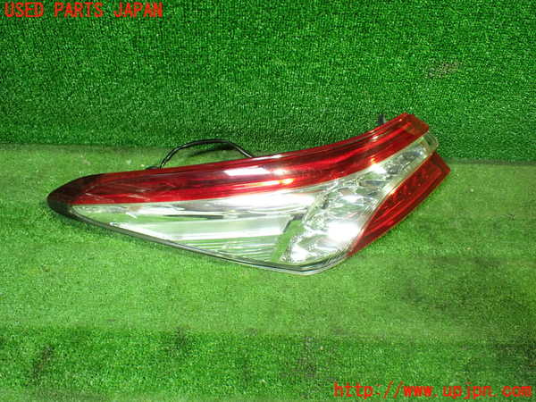 5UPJ-26681536]カムリハイブリッド(AXVH70)左テールランプ 中古_m0001.jpg