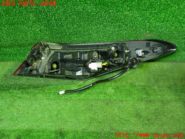 5UPJ-26681536]カムリハイブリッド(AXVH70)左テールランプ 中古_m0002.jpg