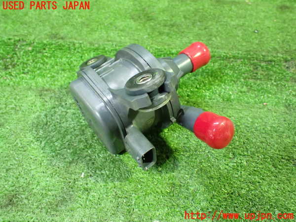 5UPJ-26682110]カムリハイブリッド(AXVH70)ウォーターポンプ 中古_m0002.jpg