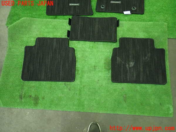 5UPJ-26687800]カムリハイブリッド(AXVH70)フロアマット 中古_m0003.jpg