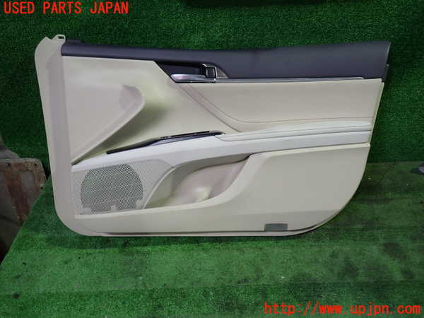 1UPJ-26681234]カムリハイブリッド(AXVH70)右前ドア内張り 中古_m0001.jpg