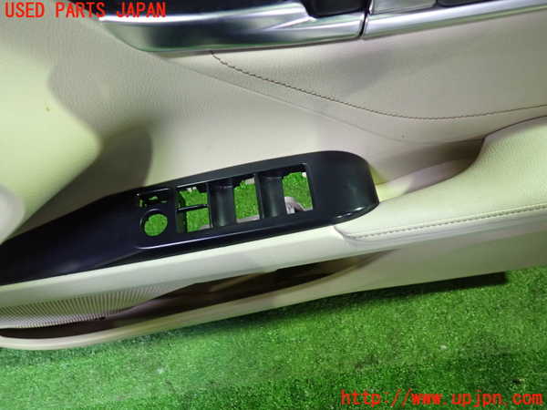 1UPJ-26681234]カムリハイブリッド(AXVH70)右前ドア内張り 中古_m0002.jpg