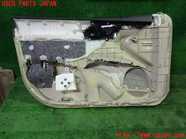 1UPJ-26681234]カムリハイブリッド(AXVH70)右前ドア内張り 中古_m0005.jpg