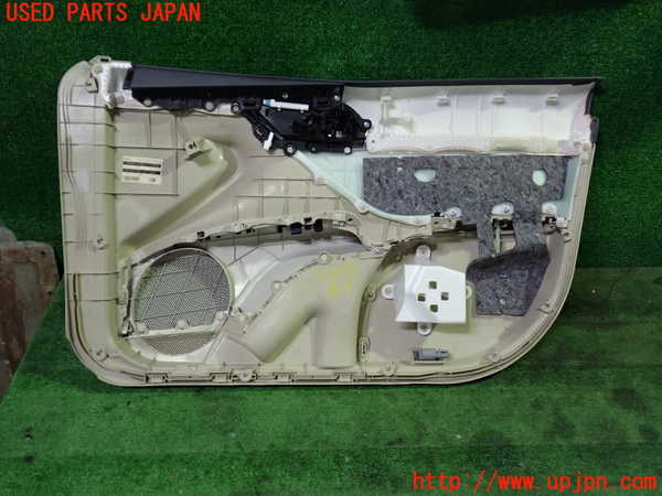 5UPJ-26681264]カムリハイブリッド(AXVH70)左前ドア内張り 中古_m0004.jpg