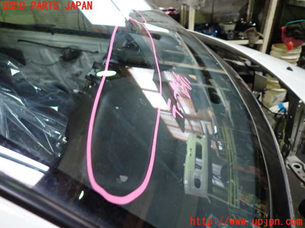 1UPJ-26691195]ファンカーゴ(NCP20)フロントガラス NSG M311 中古_m0002.jpg
