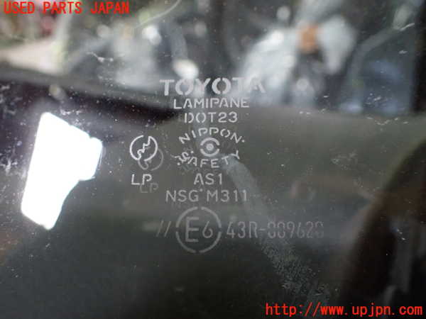 1UPJ-26691195]ファンカーゴ(NCP20)フロントガラス NSG M311 中古_m0004.jpg