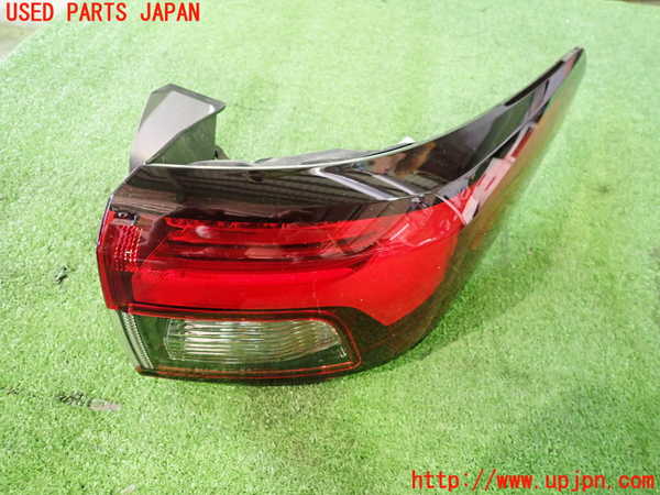 2UPJ-26731530]アウトランダーPHEV(GN0W)右テールランプ 中古_m0001.jpg