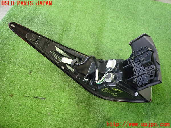2UPJ-26731530]アウトランダーPHEV(GN0W)右テールランプ 中古_m0002.jpg