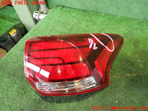 2UPJ-26741530]アウトランダーPHEV(GG2W)右テールランプ 中古_m0001.jpg