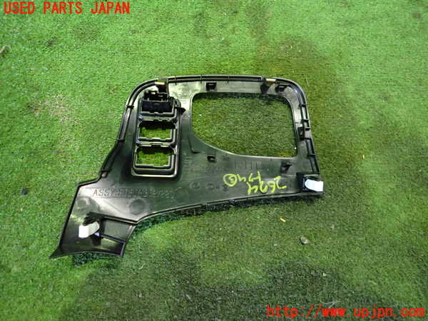 2UPJ-26747693]アウトランダーPHEV(GG2W)内装トリム類3 中古_m0002.jpg