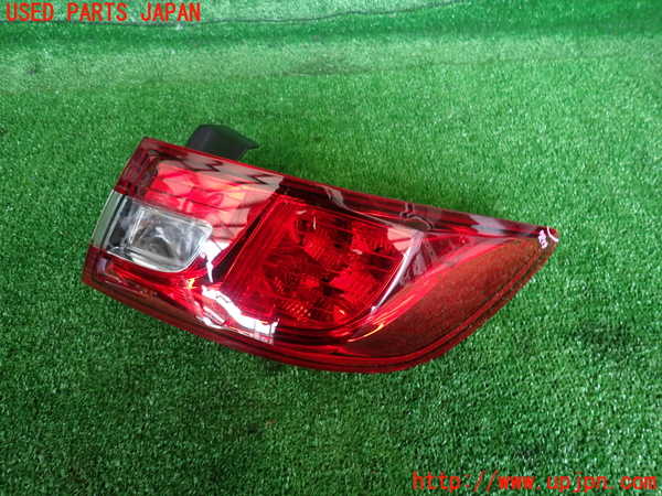 2UPJ-26751530]ルノー・ルーテシア(RM5M1)右テールランプ 中古_m0001.jpg