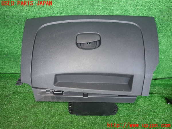 2UPJ-26757516]ルノー・ルーテシア(RM5M1)グローブボックス1 中古_m0001.jpg