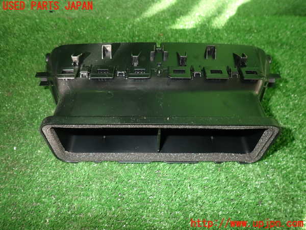 5UPJ-26757526]ルノー・ルーテシア(RM5M1)エアコン吹き出し口1 (真中) 中古_m0002.jpg