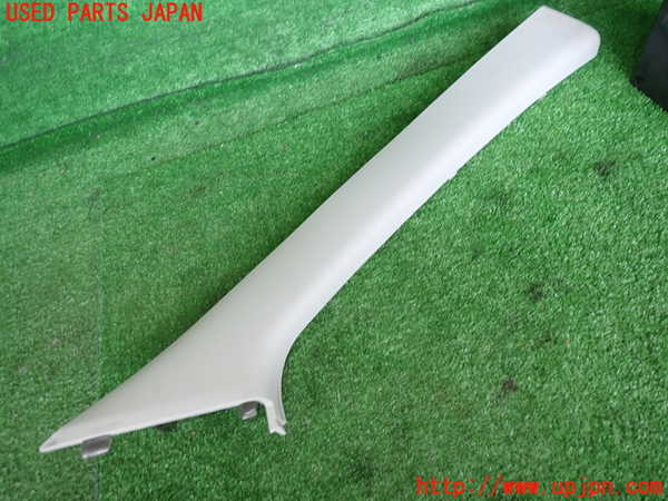 2UPJ-26757655]ルノー・ルーテシア(RM5M1)右フロントピラートリム 中古_m0001.jpg