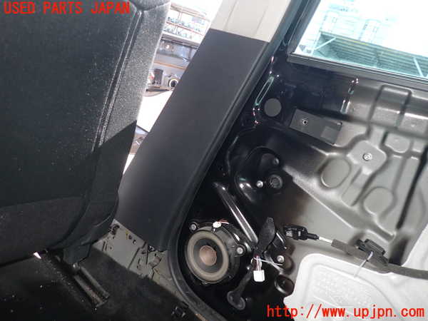 2UPJ-26757665]ルノー・ルーテシア(RM5M1)右センターピラートリム 中古_m0003.jpg