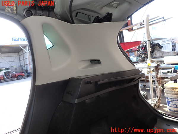 2UPJ-26757675]ルノー・ルーテシア(RM5M1)右リアピラートリム 中古_m0002.jpg