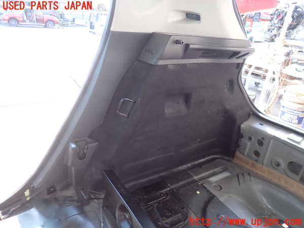 2UPJ-26757675]ルノー・ルーテシア(RM5M1)右リアピラートリム 中古_m0003.jpg