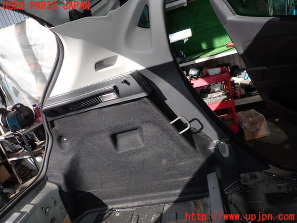 2UPJ-26757680]ルノー・ルーテシア(RM5M1)左リアピラートリム 中古_m0001.jpg