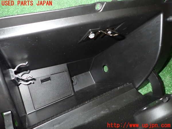 5UPJ-26777516]アバルト・595(31214T)グローブボックス1 中古_m0005.jpg