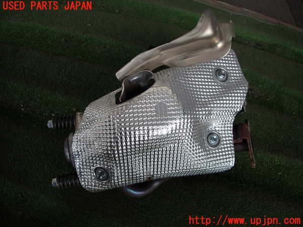 5UPJ-26802041]ヤリス(YARIS) ハイブリッド(MXPH15)エキマニ1 (触媒 マニバーター) 中古_m0002.jpg